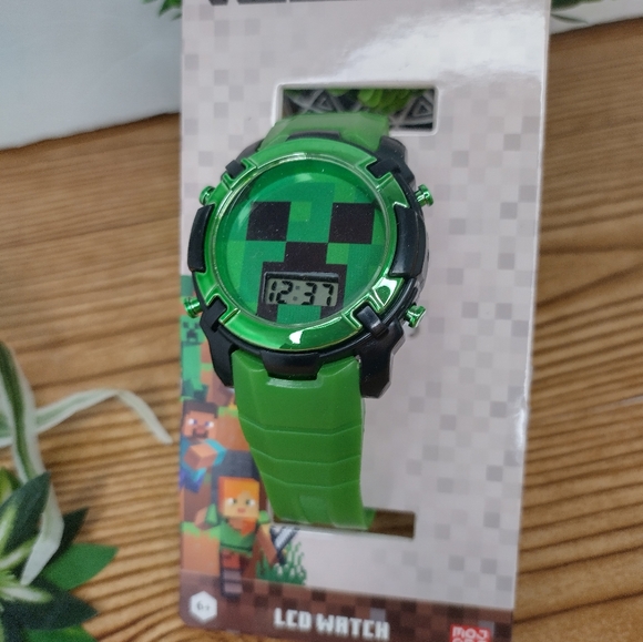 Mindcraft LCD Watch - Picture 4 of 8